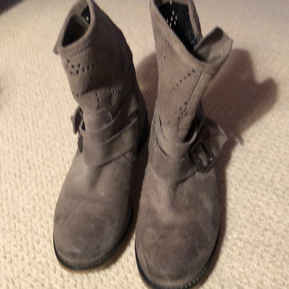 Very cool grey suede booties